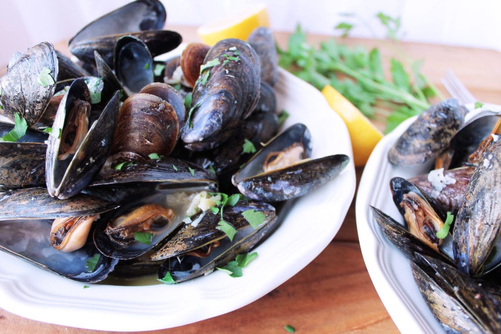 Paleo Mussels in White Wine (Moules Marinière) | Kit's Coastal | #kitscoastal #coastalpaleo #paleo #healthyeating #glutenfree #dairyfree